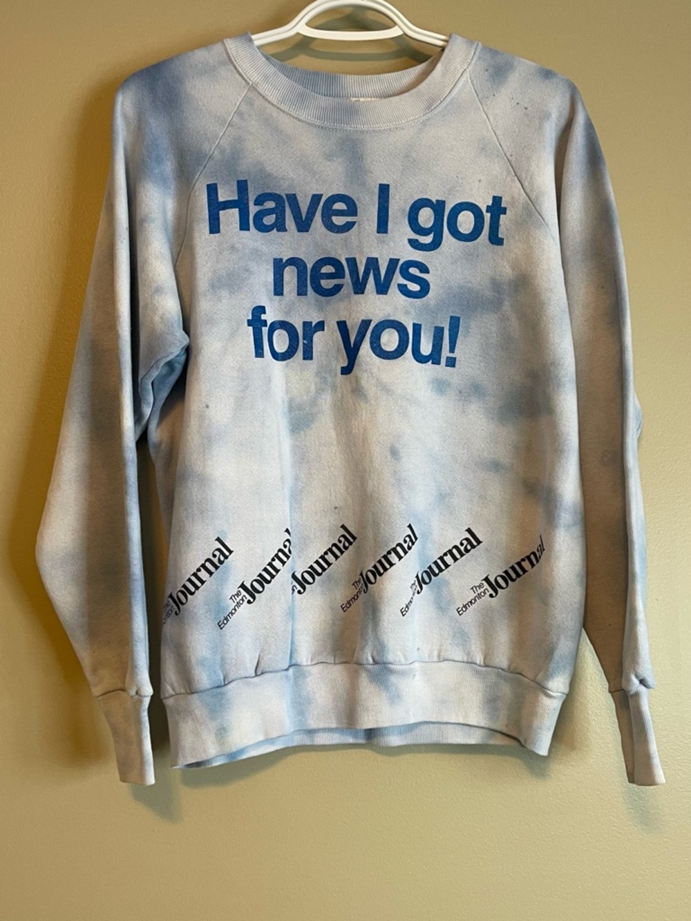 Vintage 1980’s Edmonton Journal Single Stitch Fruit of the Loom Raglan Crewneck